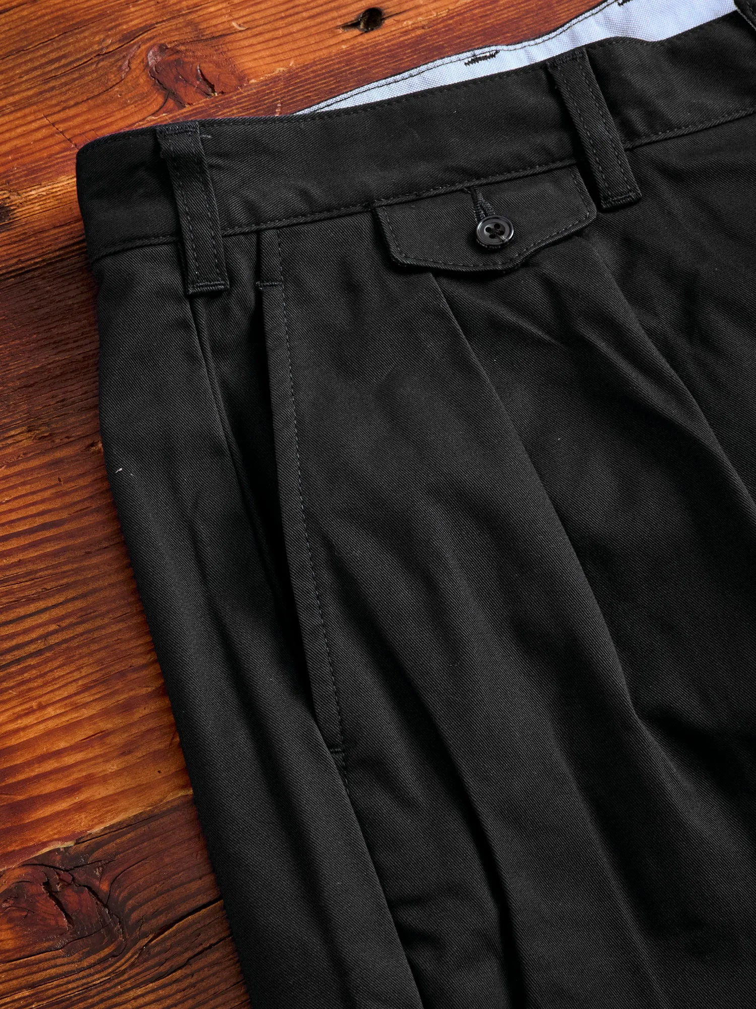 2-Pleat Twill Trousers in Black