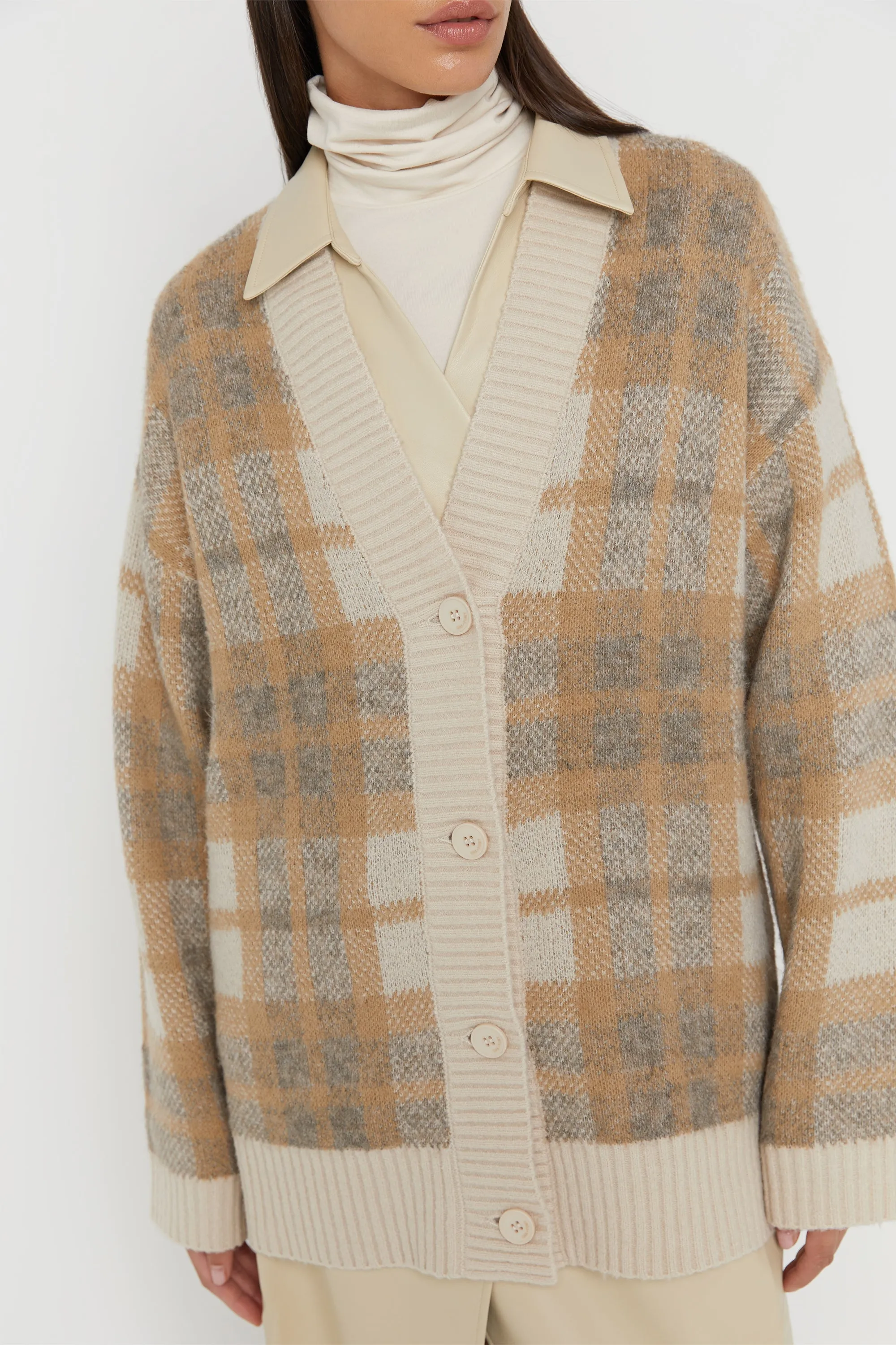 FUZZY OVERSIZED PLAID CARDIGAN