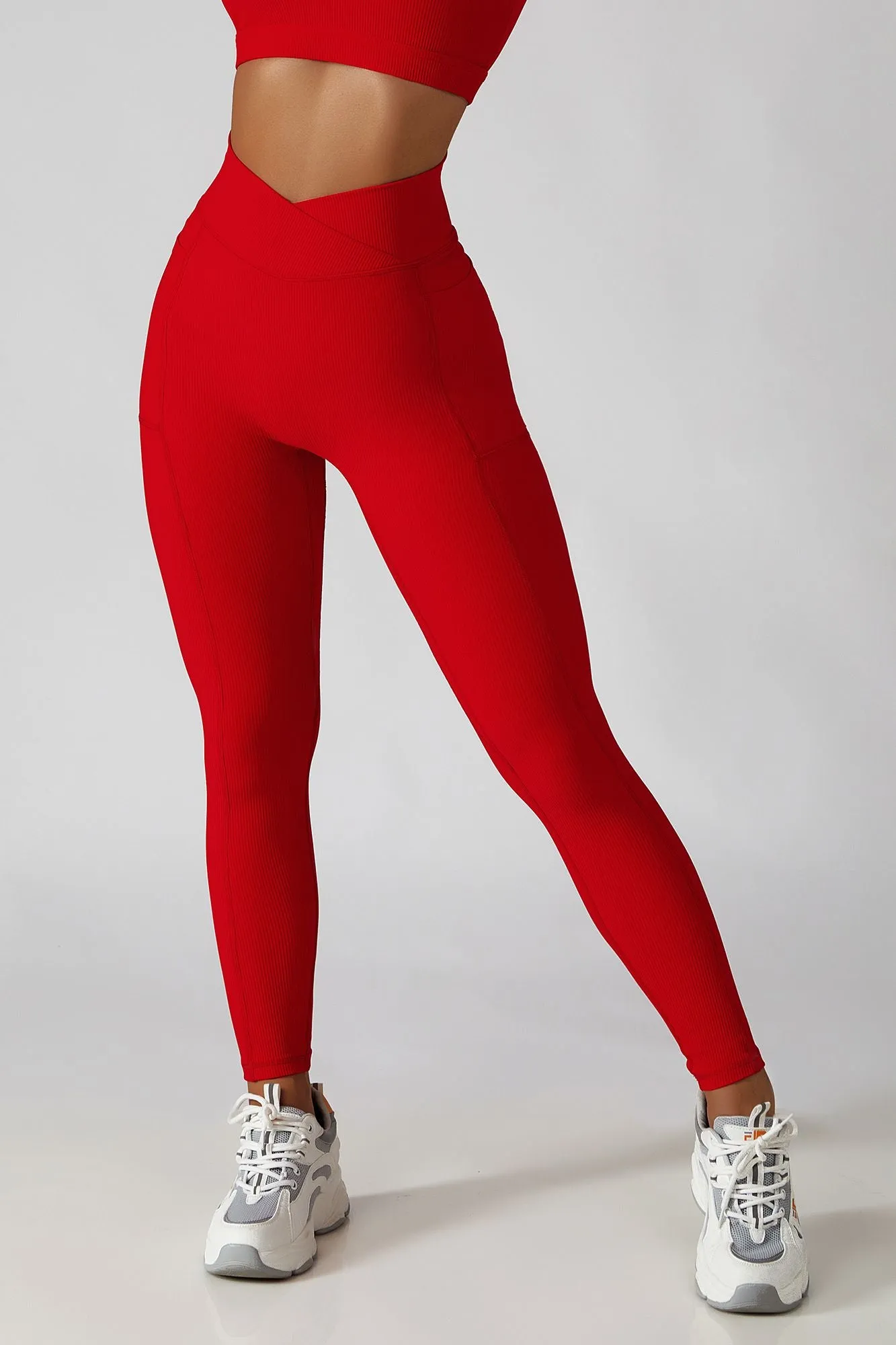 Ribbed V-Waist Legging with Pockets