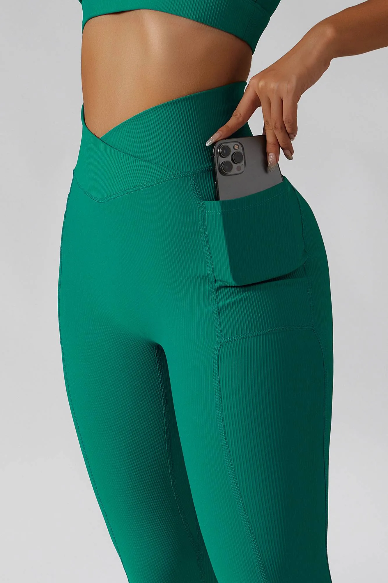 Ribbed V-Waist Legging with Pockets