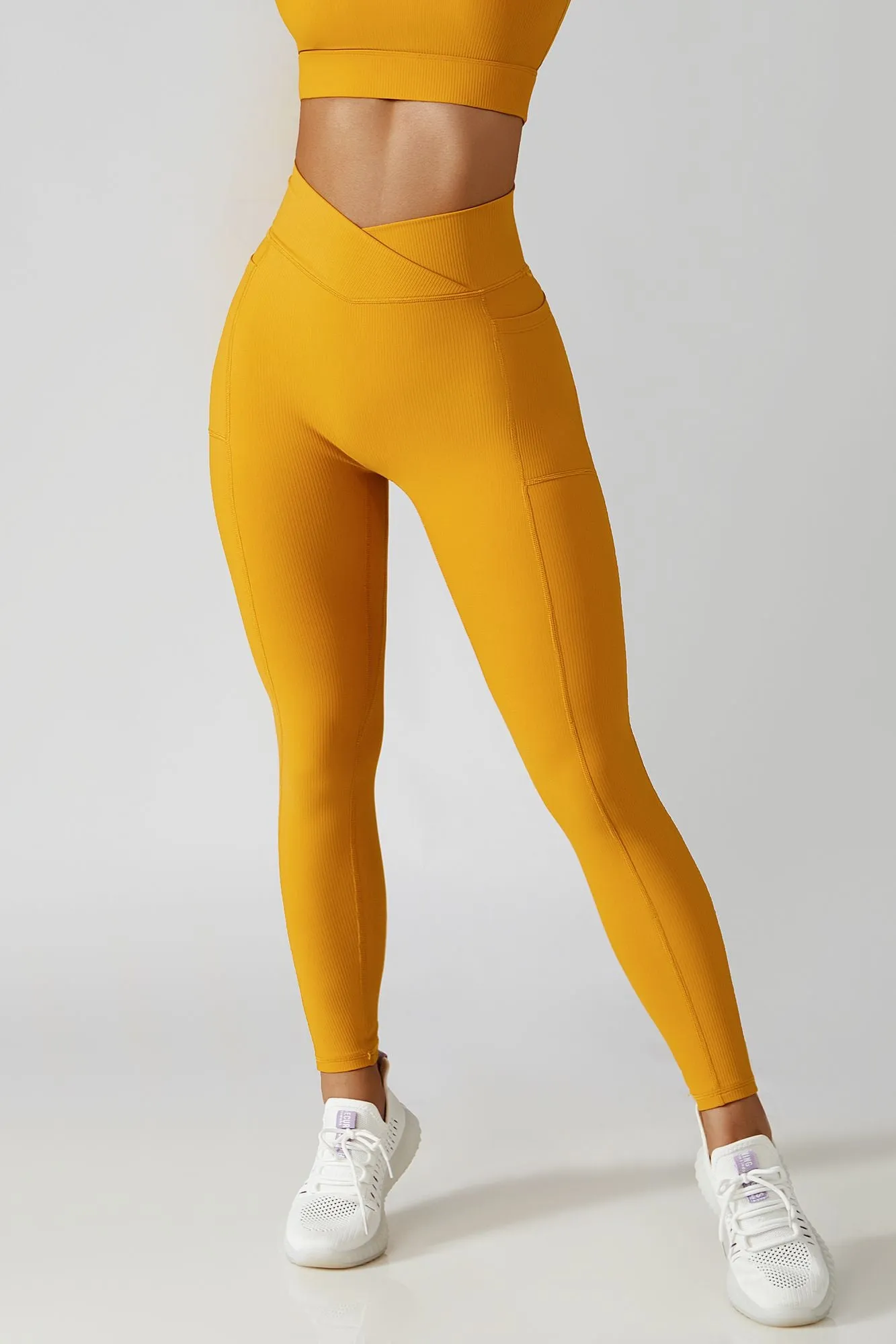 Ribbed V-Waist Legging with Pockets